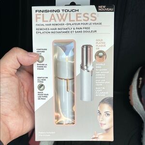 Flawless Facial Hair Remover - White and Gold